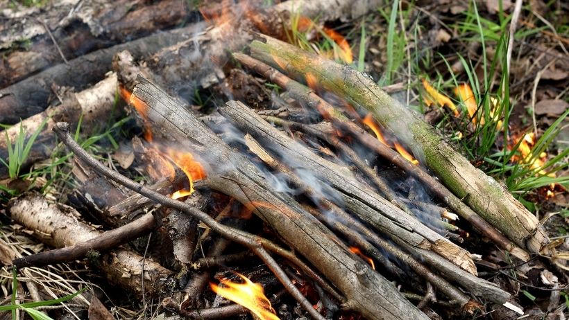 how to build a campfire 